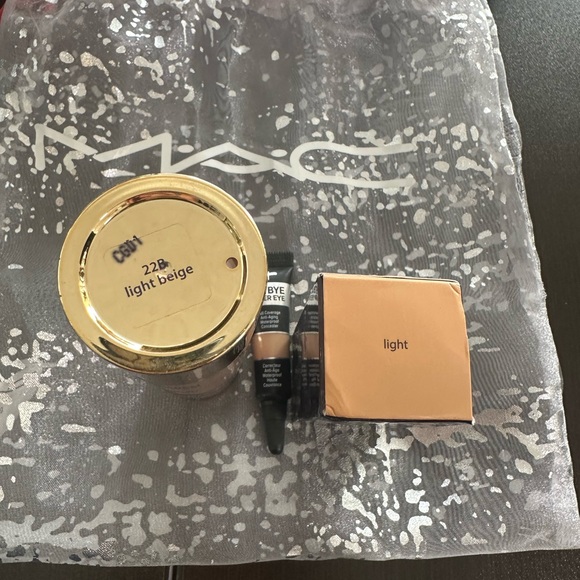 Tarte Face Tape Foundation and makeup bundle - Picture 3 of 4